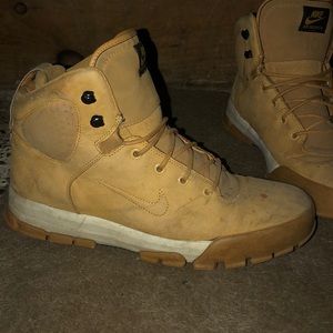 Nike ACG boots